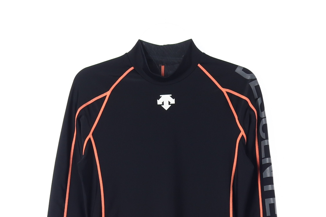 데상트 블랙 오렌지 로고 긴팔 래쉬가드 티셔츠 M--2