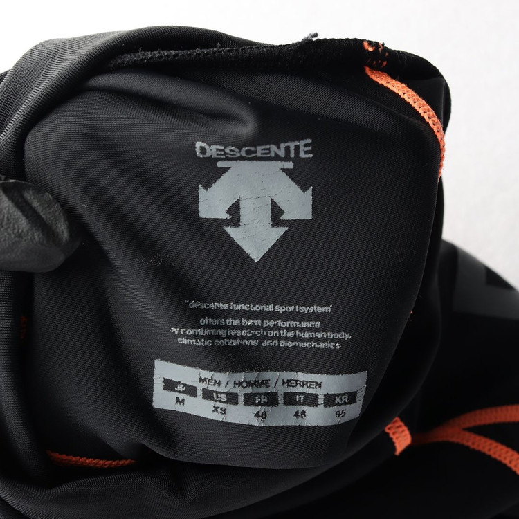 데상트 블랙 오렌지 로고 긴팔 래쉬가드 티셔츠 M--4