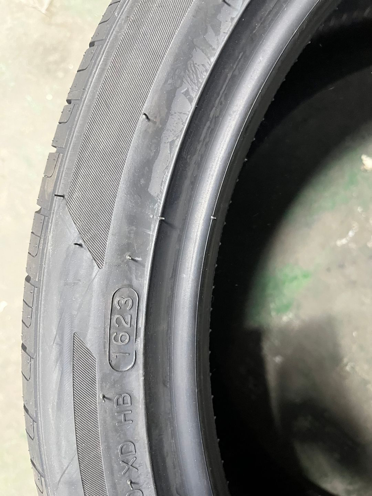 한국타이어 로드메이트 275/35R19 이월 2개 판매.--2