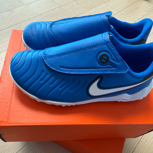 새상품) 나이키 주니어 티엠포 레전드 유아 축구화 풋살화 190