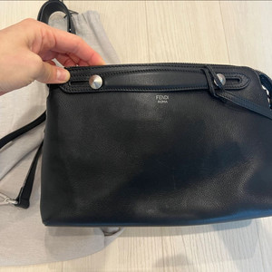 펜디 바이더웨이 가방