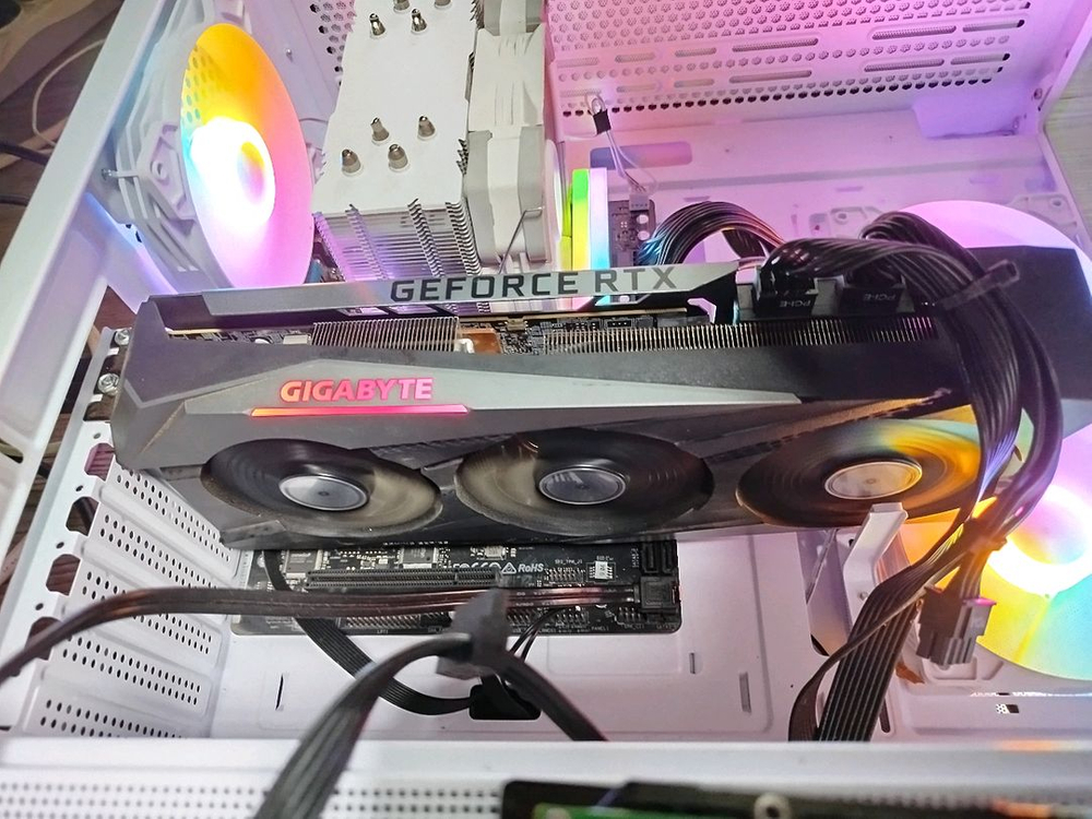 기가바이트 GEFORCE RTX 3070 Ti 그래픽카드 3팬 전주시--6
