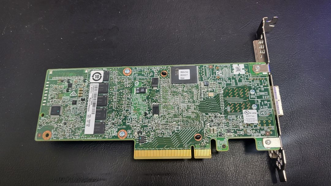 ServeRAID M5225-2GB 12G RAID 카드, CacheVault/Flash--1