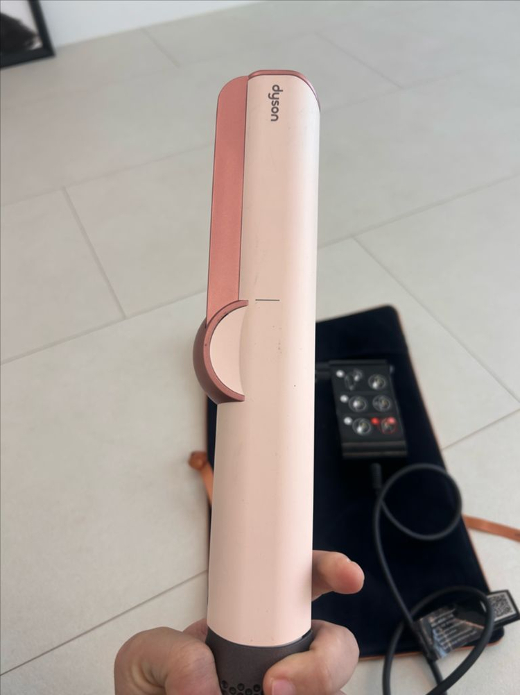 다이슨 에어스트레이트너 이미지