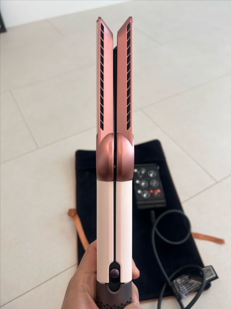 다이슨 에어스트레이트너 이미지