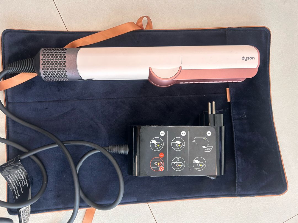 다이슨 에어스트레이트너 이미지