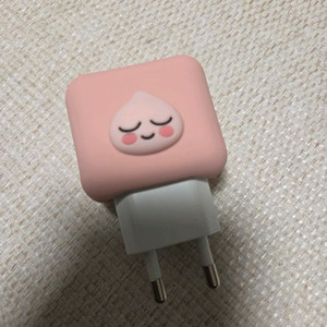 어피치 굿즈(피규어, 핸드폰 충전기, 머그컵) 이미지