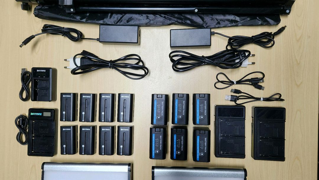 L4500 LED 전원, 배터리 조명, 디머블 ~5600K, 메탈 패널 스튜디오, 야외 삼각대 2셋, 배터리14개--2