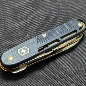 빅토리녹스 시너지x알록스 판매합니다