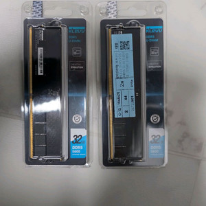 에센코어 클레브 DDR5 PC5-5600 32GB 2개 팝니다.