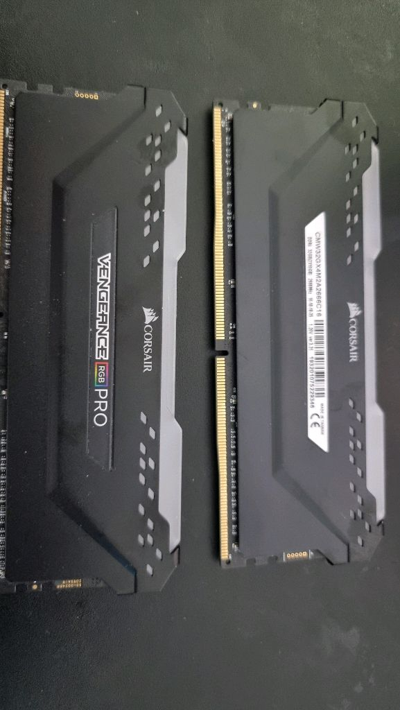 커세어 Vengeance DDR4 RGB PRO 32GB 2666MHz 램 이미지
