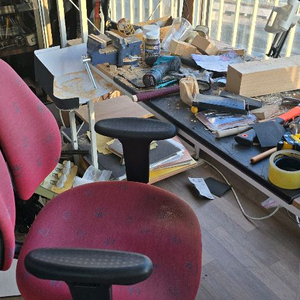 1인용 책상 + 의자 + 2단 이동식 서랍장 세트 팝니다 (일괄 3만원)