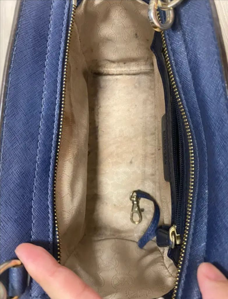 마이클 코어스 네이비 가방--3