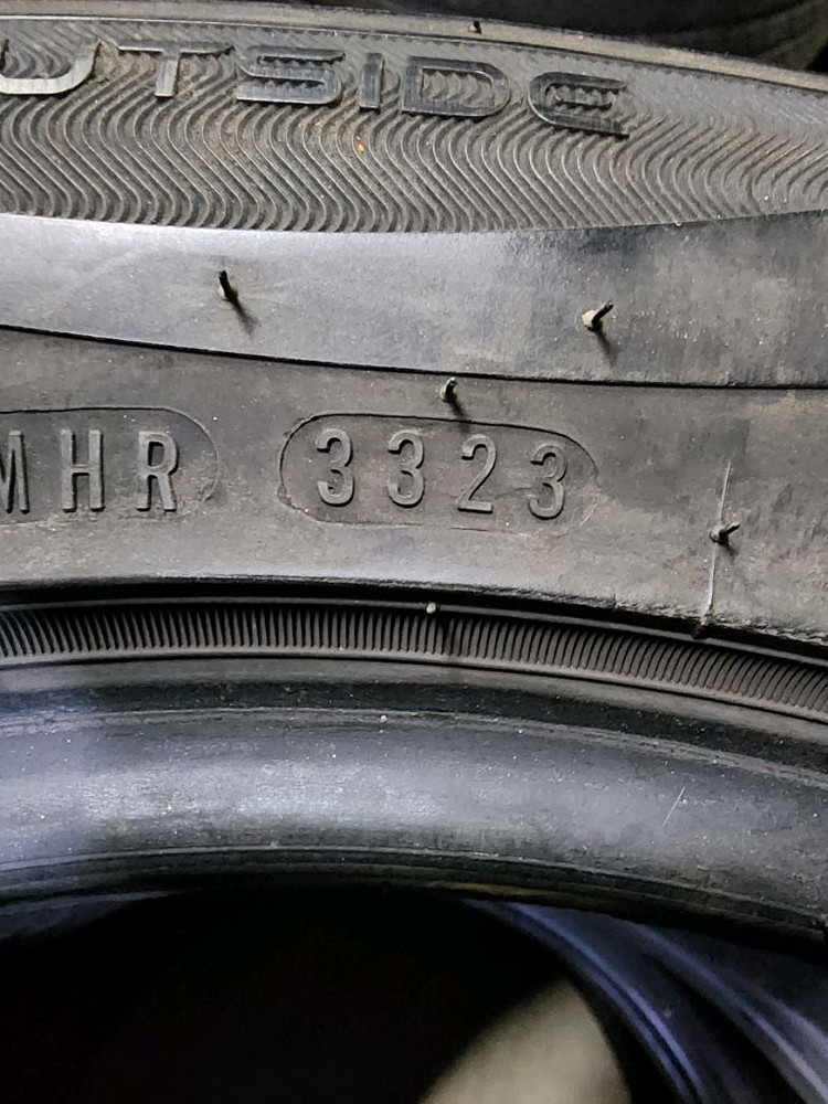 225 50 17 중고타이어 2개--4