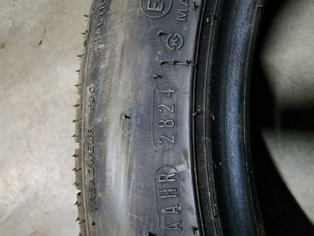 225 45 17 중고타이어 2개--3