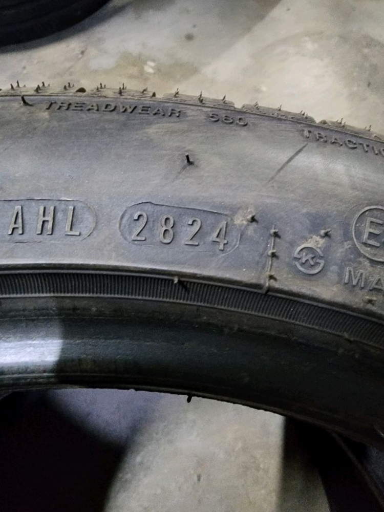 225 45 17 중고타이어 2개--4