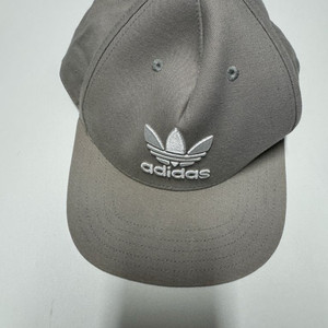 아디다스 오리지널 클래식 볼캡 모자 베이지