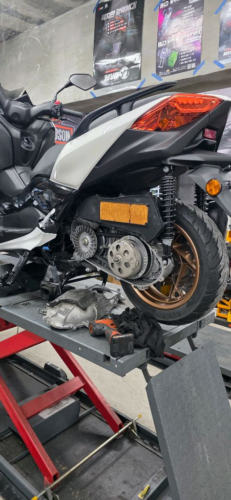 21년 야마하 xmax300 짱짱한거 팔아요--9