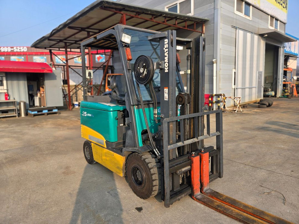 [중고지게차 특가판매] 코마츠 2.5톤 전동지게차 사이드쉬프트--5