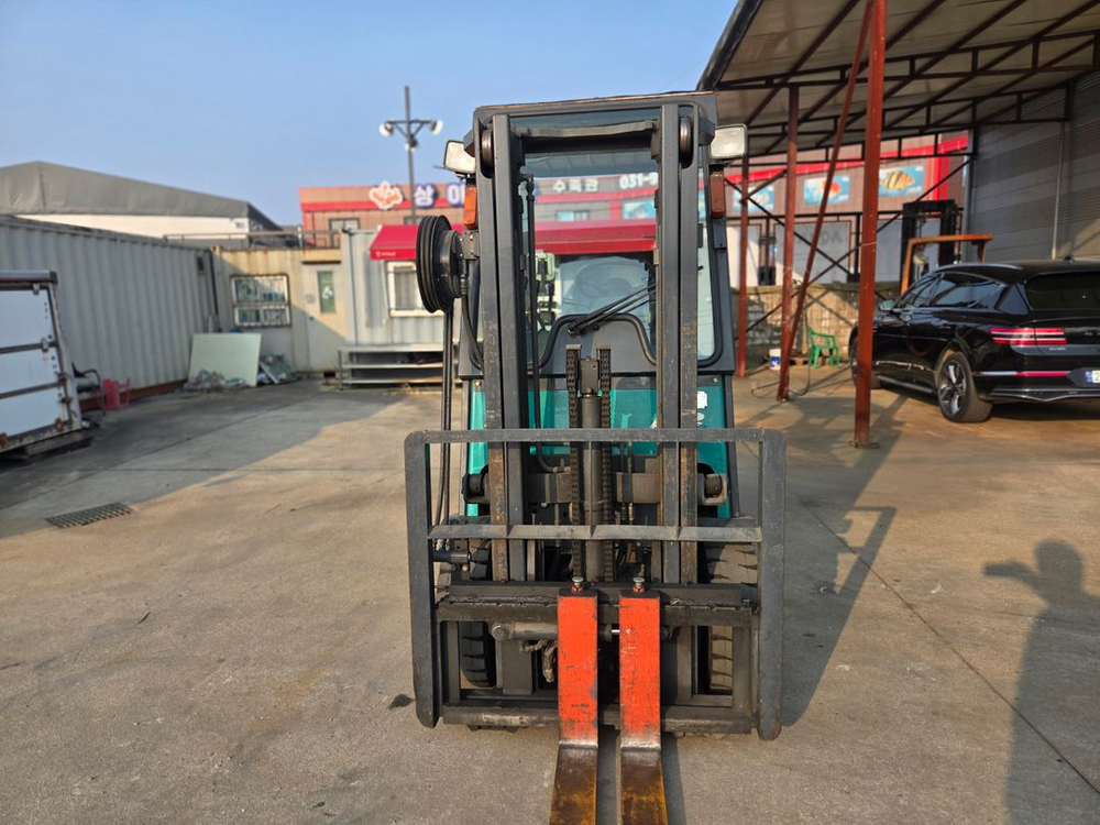 [중고지게차 특가판매] 코마츠 2.5톤 전동지게차 사이드쉬프트--1