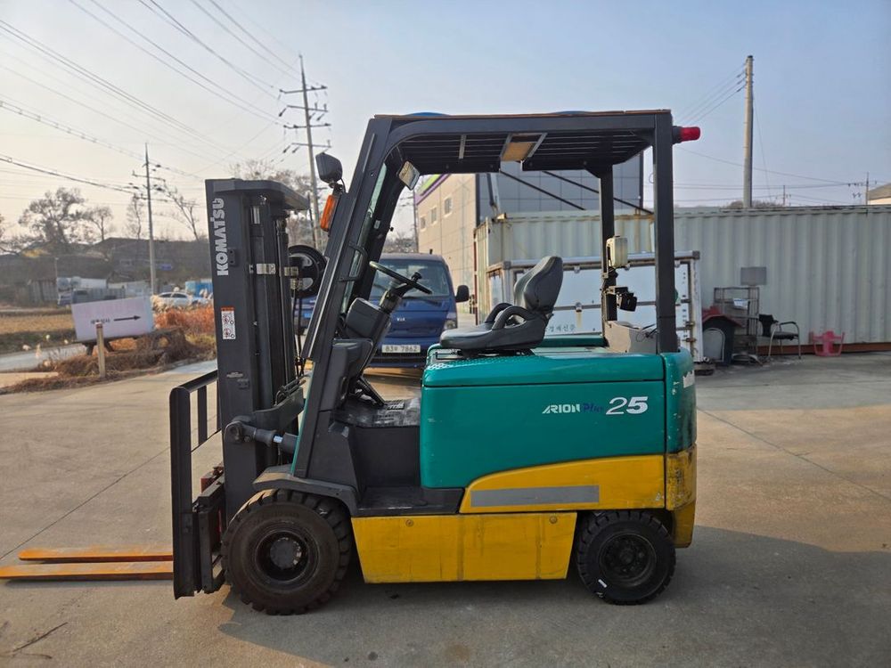 [중고지게차 특가판매] 코마츠 2.5톤 전동지게차 사이드쉬프트--3