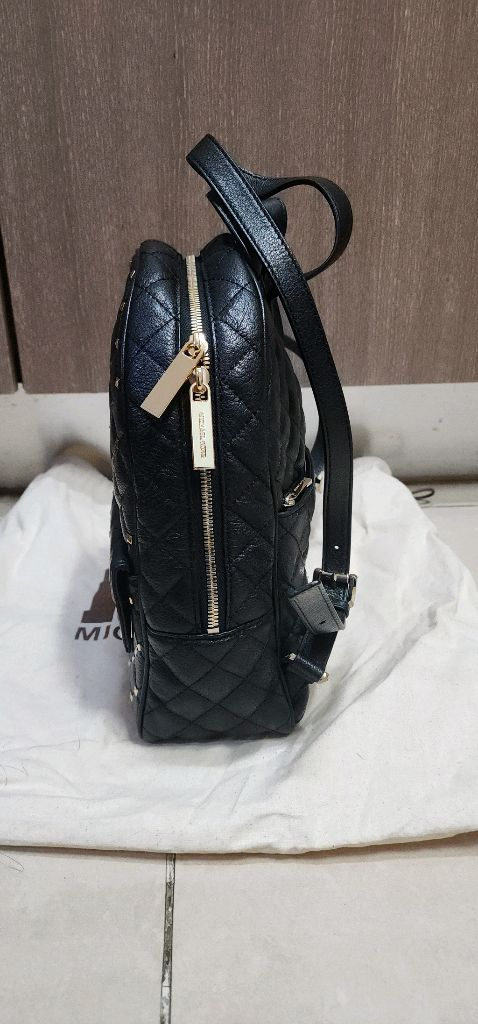 무료배송 마이클코어스 여성 퀼팅백팩 양호--3