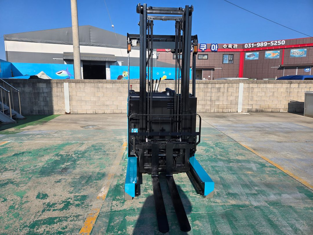 [지게차 특가판매] 스미토모 1.5톤 입승식 전동지게차 사이드쉬프트 이미지