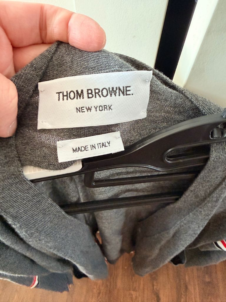 톰브라운 버진울 가디건 (그레이) 3사이즈 30만원 / 택포--1