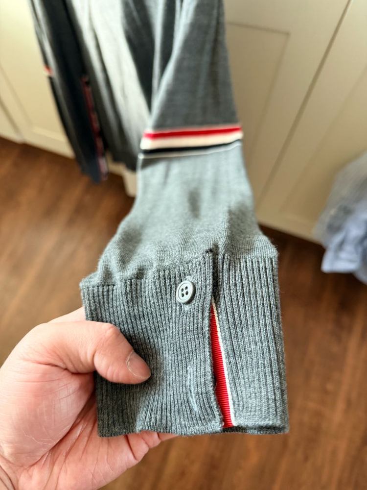 톰브라운 버진울 가디건 (그레이) 3사이즈 30만원 / 택포--2