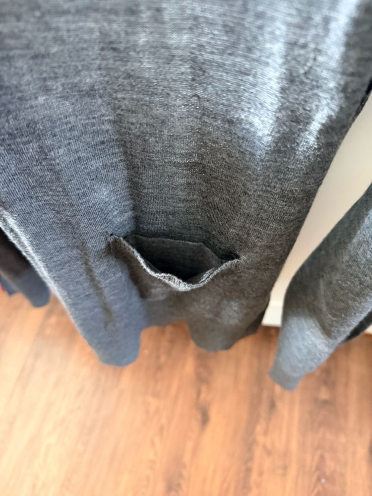 톰브라운 버진울 가디건 (그레이) 3사이즈 30만원 / 택포--3