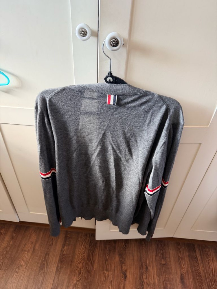 톰브라운 버진울 가디건 (그레이) 3사이즈 30만원 / 택포--4