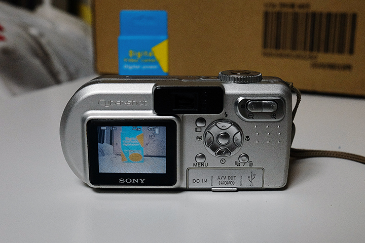 (빈티지 레트로 디카) 소니 사이버샷 DSC-P8 실버 팝니다 -신품호환베터리 포함--4