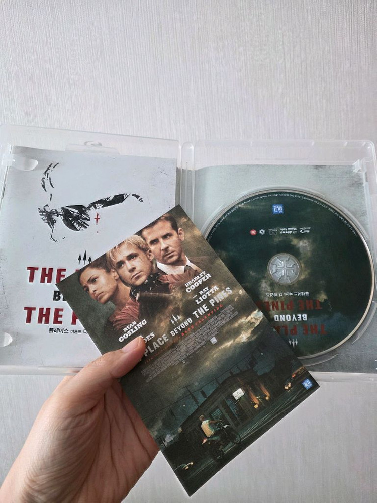 플레이스 비욘드 더 파인즈 블루레이--3