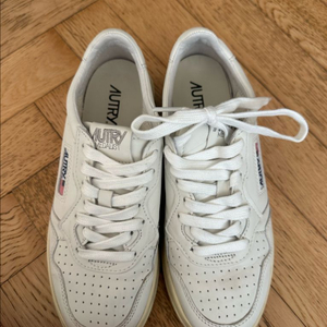 오트리 메달리스트 흰색 스니커즈 38