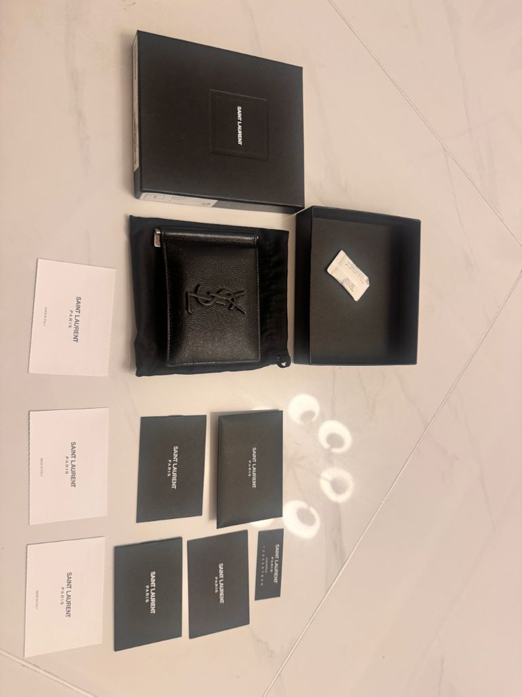 생로랑 모노그램 머니클립 지갑 이미지