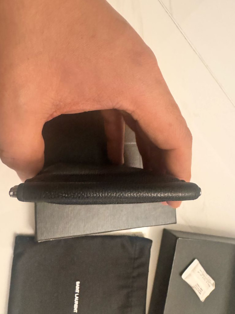 생로랑 모노그램 머니클립 지갑 이미지