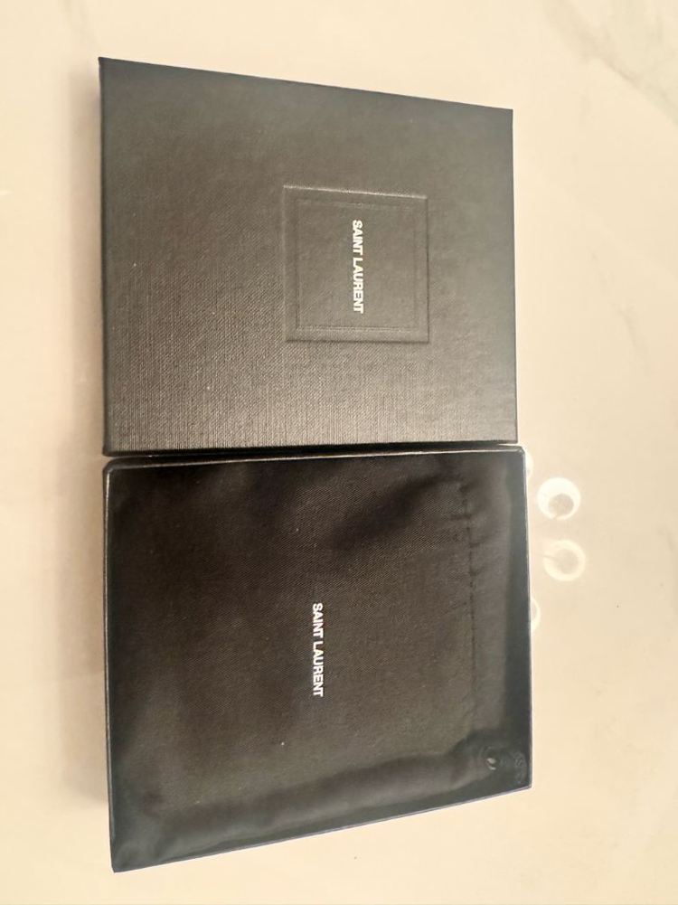 생로랑 모노그램 머니클립 지갑 이미지