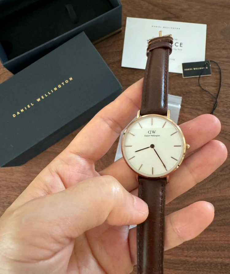 다니엘 웰링턴 브랜드 레더 스트랩 손목 시계 판매(남여공용)--1