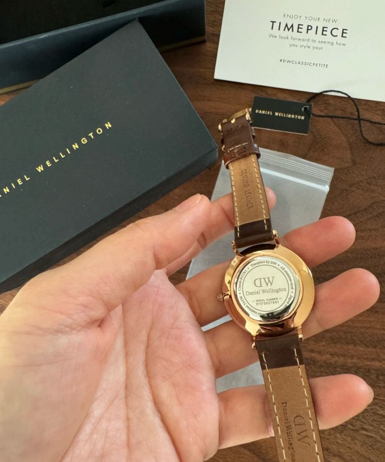 다니엘 웰링턴 브랜드 레더 스트랩 손목 시계 판매(남여공용)--3