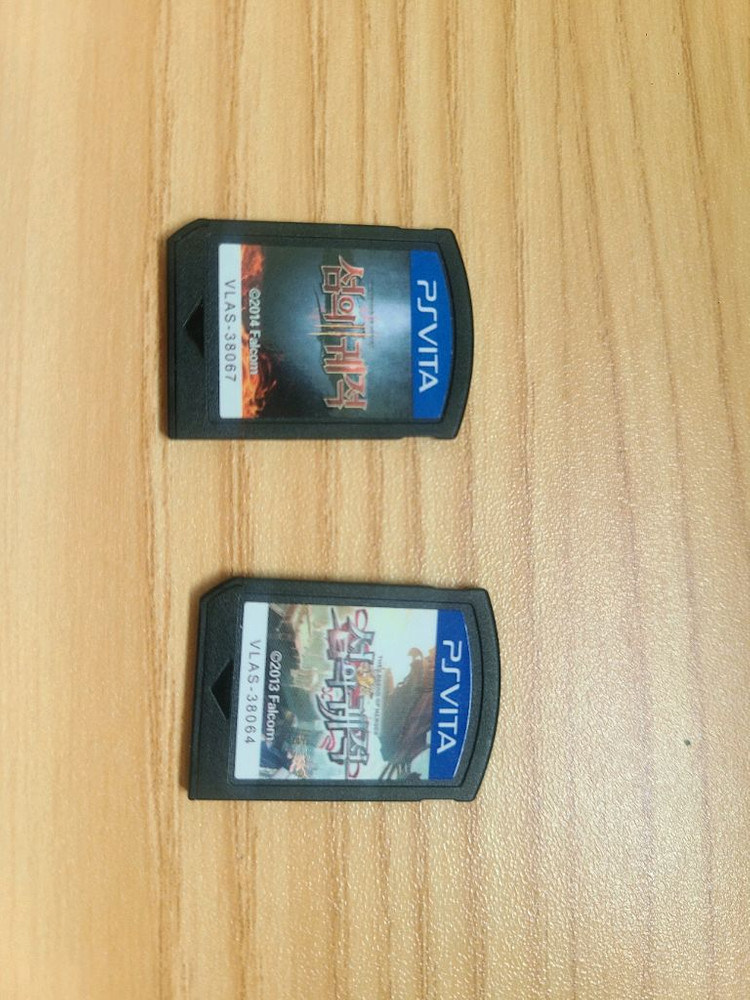 PS Vita 게임칩 영웅전설 섬의 궤적 한글판 1,2알칩+ps vita 파우치 판매합니다. 이미지