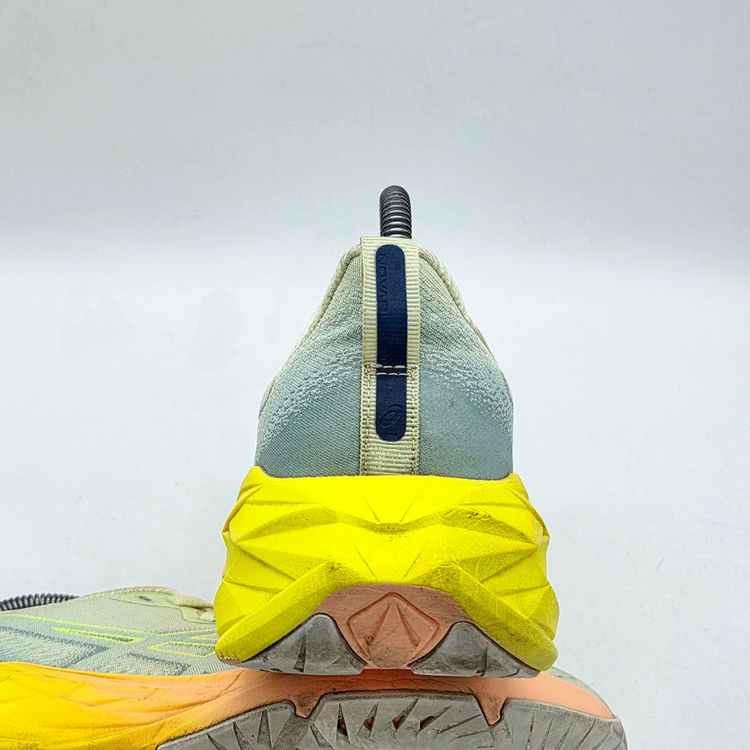 아식스 노바블라스트 4 쿨 마차 세이프티 옐로우 (260)--1