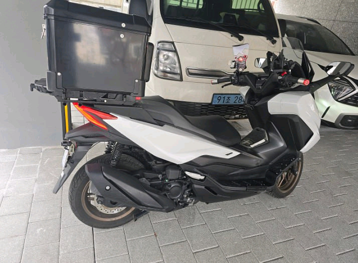 혼다 포르자350 25년식--1