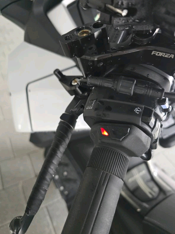 혼다 포르자350 25년식--4