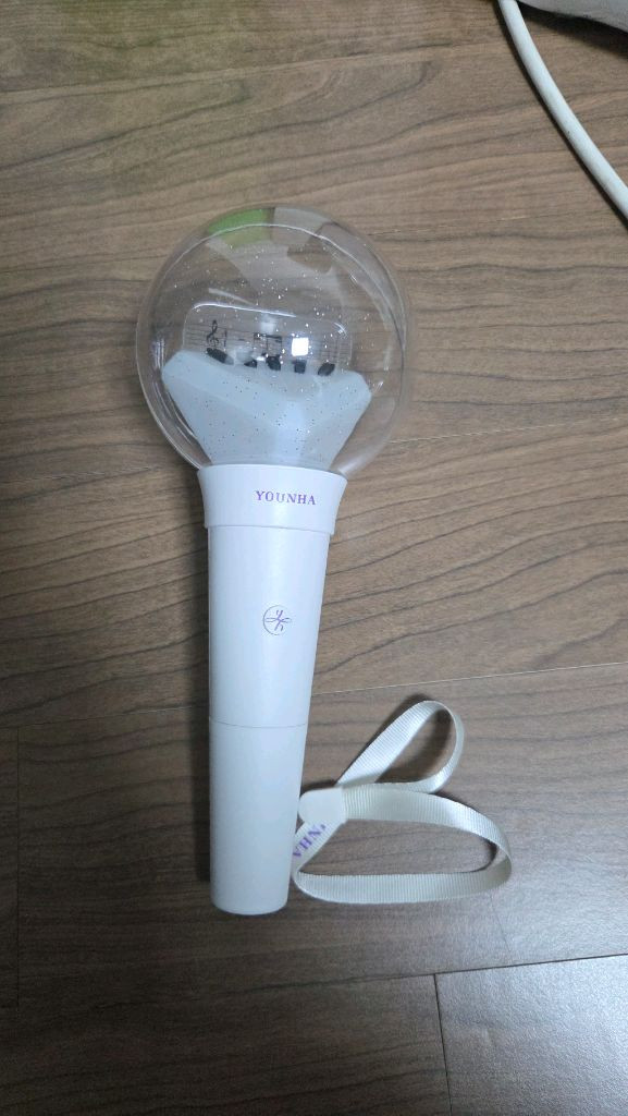 윤하 홀릭스 1기 응원봉 이미지