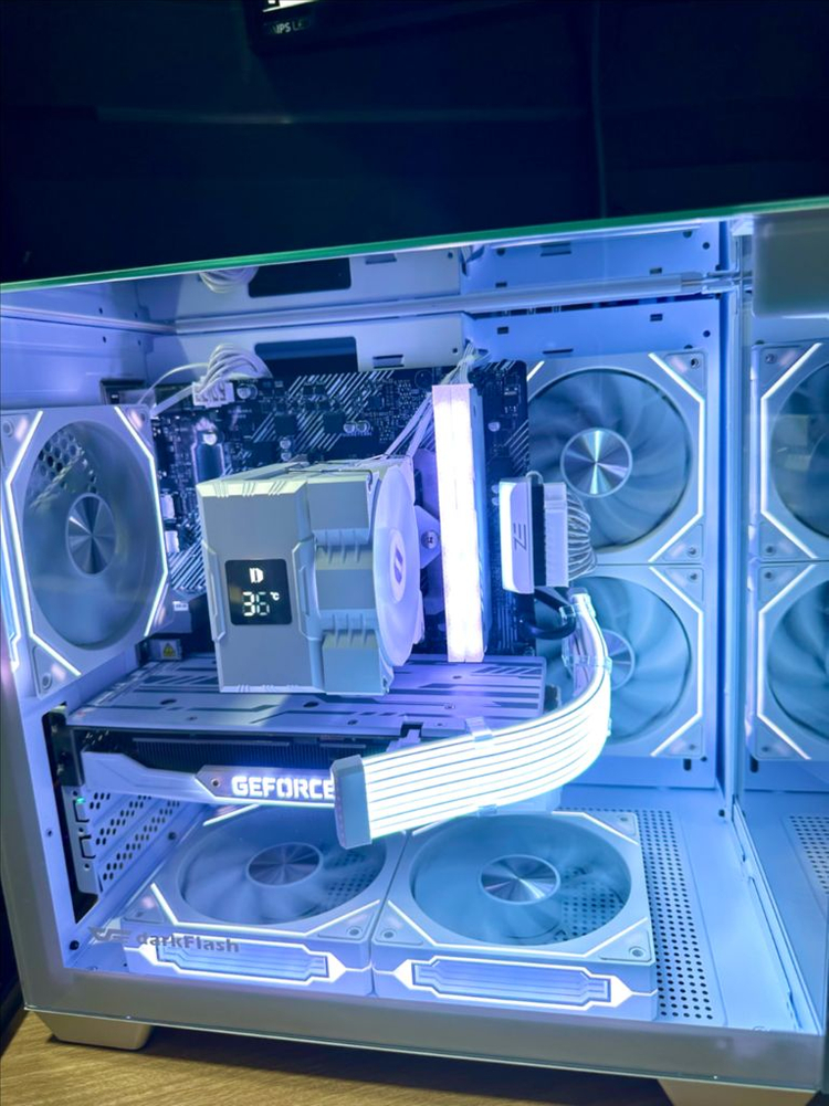 RTX 5060 새 그래픽카드 장착! 화이트 감성 게이밍 PC 완성형--2