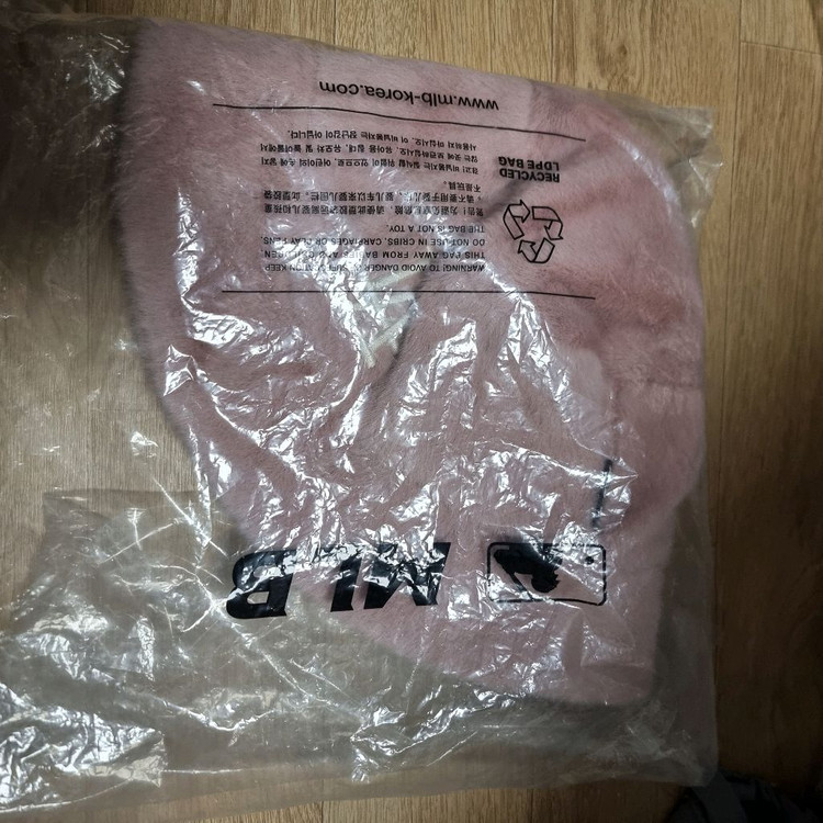 MLB 핑크 퍼 버킷햇입니다- LA 다저스 로고가 포인트입니다- 사이즈는 57cm입니다- 스타일 번호는 32CPH0 이미지