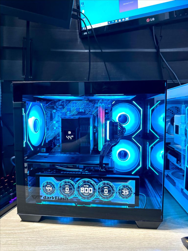 RTX 5060 새 그래픽카드 장착! 블랙 감성 게이밍 데스크탑 PC 컴퓨터 팝니다.--6