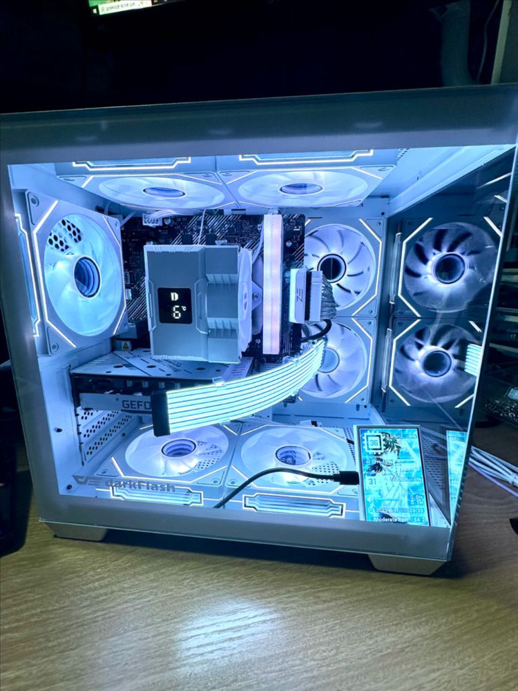 RTX 5060 새 그래픽카드 장착! 화이트 감성 게이밍 PC 완성형--2