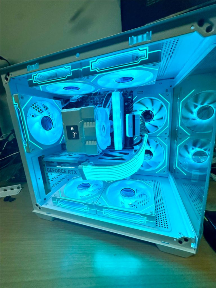 RTX 5060 새 그래픽카드 장착! 화이트 감성 게이밍 PC 완성형--5