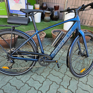 트렉 전기자전거 FX2＋ 하이브리드 전기자전거 신품 판매합니다.